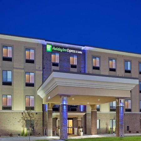 Holiday Inn Express Hotel And Suites Lincoln Airport By Ihg Екстериор снимка