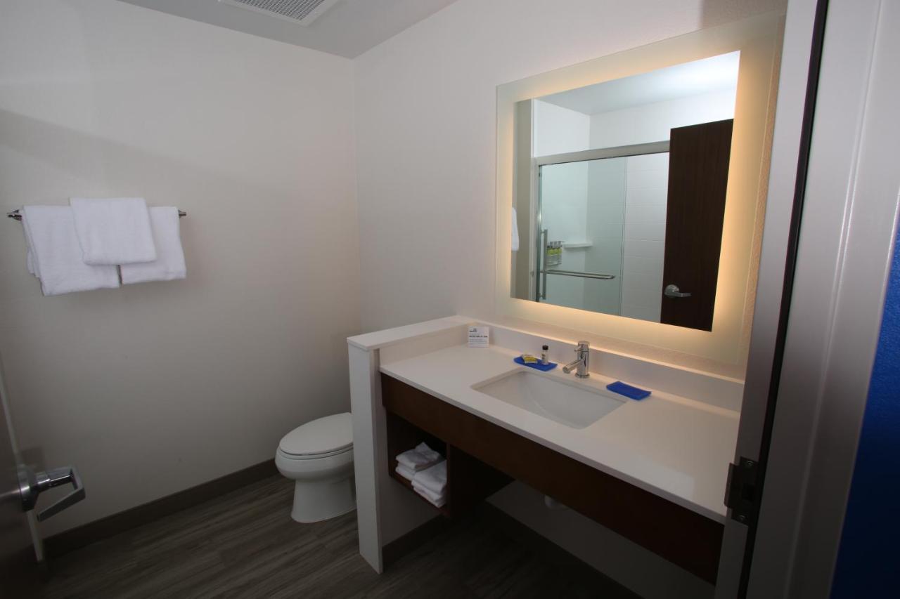 Holiday Inn Express Hotel And Suites Lincoln Airport By Ihg Екстериор снимка