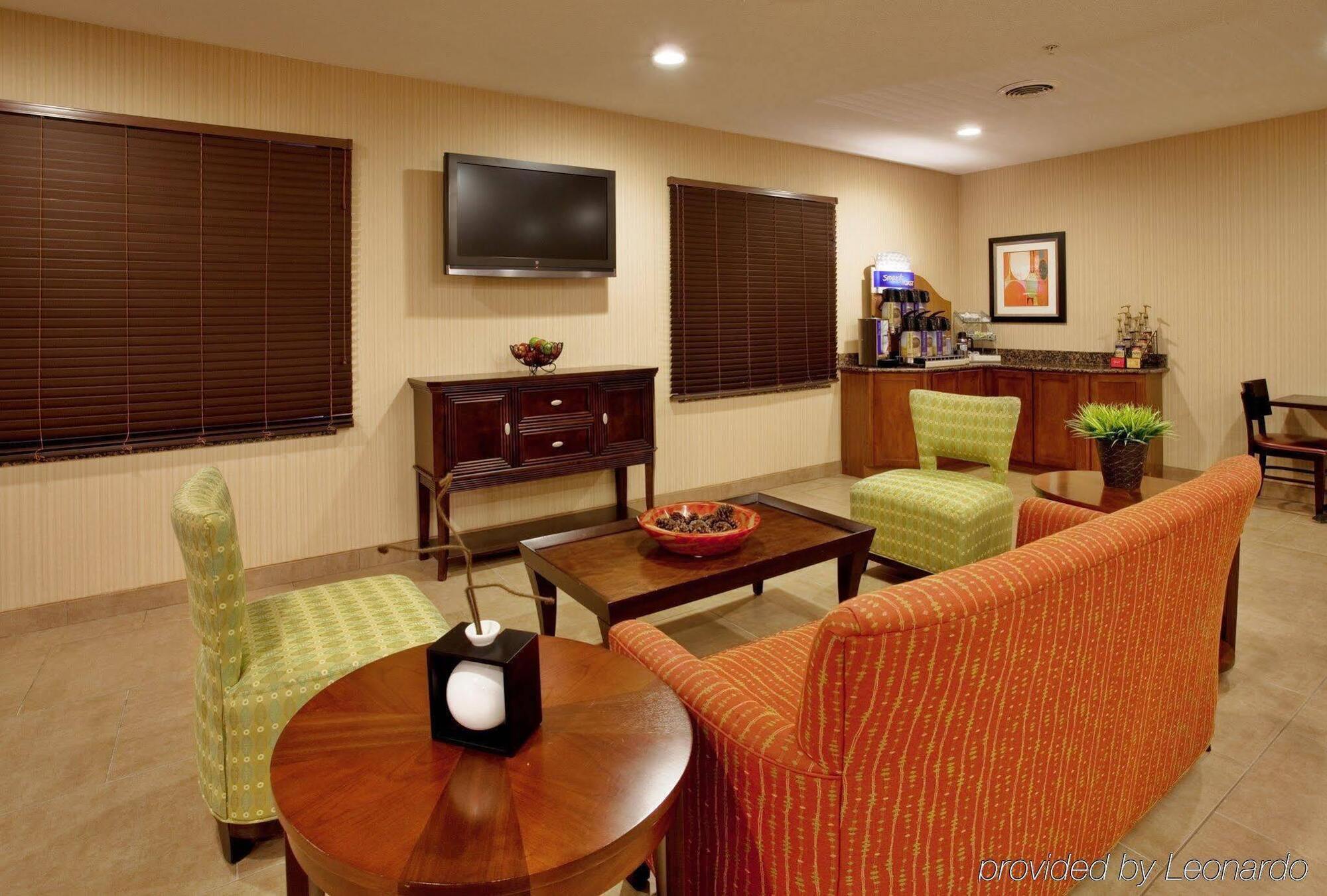 Holiday Inn Express Hotel And Suites Lincoln Airport By Ihg Екстериор снимка