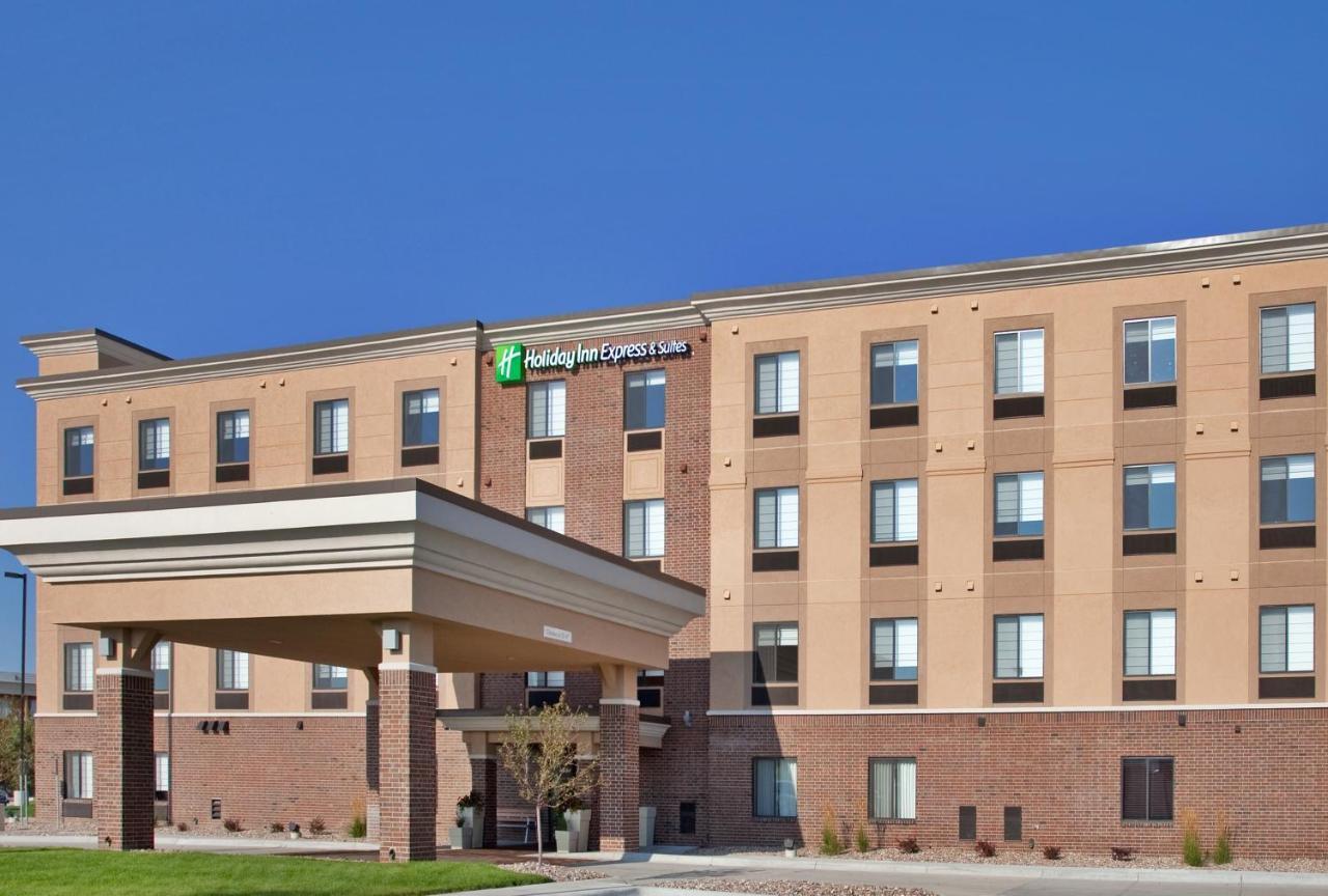 Holiday Inn Express Hotel And Suites Lincoln Airport By Ihg Екстериор снимка