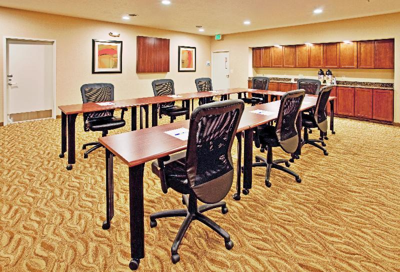 Holiday Inn Express Hotel And Suites Lincoln Airport By Ihg Екстериор снимка