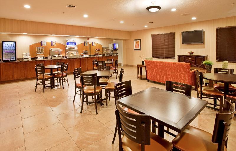 Holiday Inn Express Hotel And Suites Lincoln Airport By Ihg Екстериор снимка